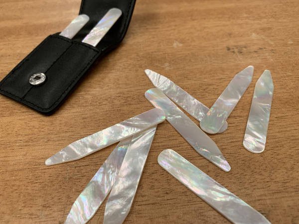 x1 pair of Mother of Pearl collar stays