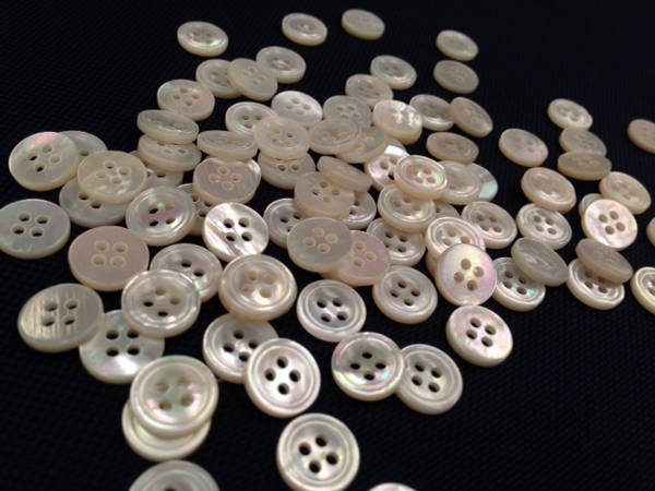 x16 line Mother of Pearl buttons