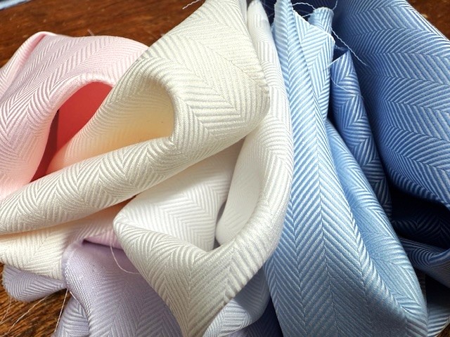 Balmoral 200 ecru herringbone